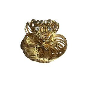 Monet Angel on my Shoulder Brooch Spun Goldtone RARE Gold Tone Pin 92443